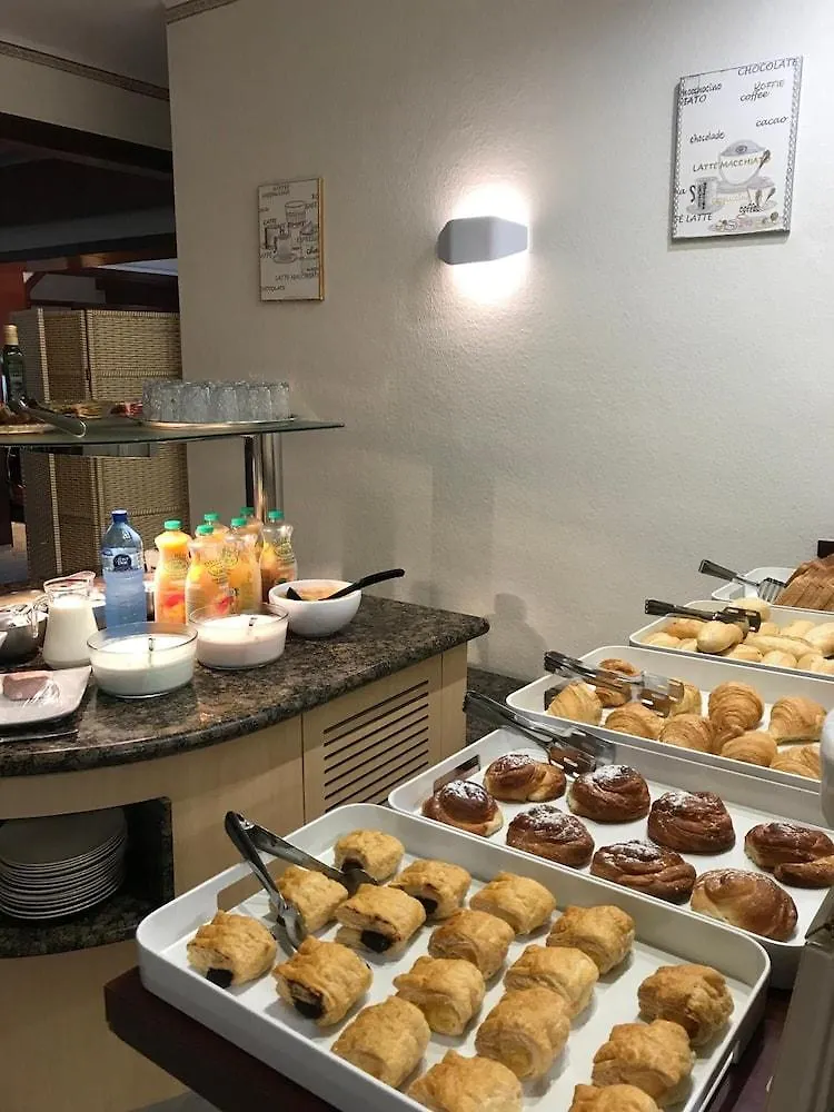 ゲストハウス Hostal Bonavista カレーリャ